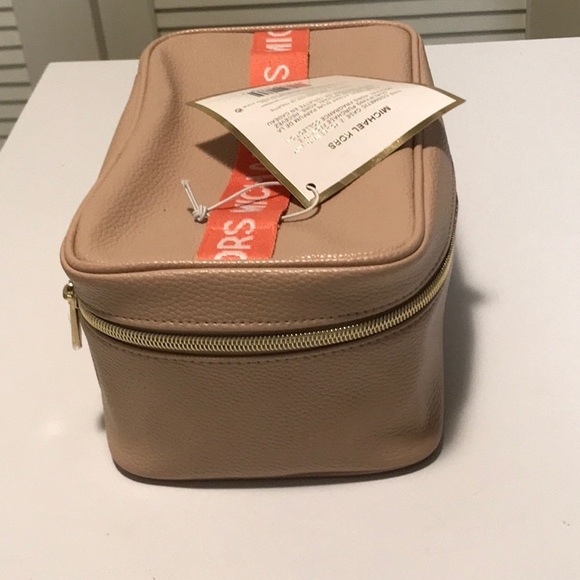 NWT Michael Kors cosmetic train makeup bag - pale pink pebble leather - Picture 5 of 7